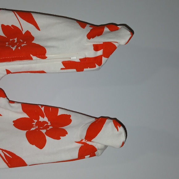 Carters Sleep Play zip up red white floral printdesign onesie Size 6 Monts NWT - Picture 2 of 5
